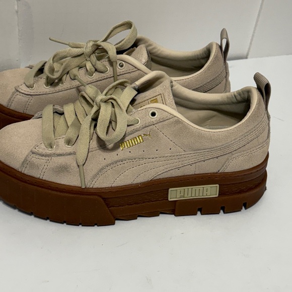 Puma Beige Sneakers with Tan Soles - Picture 4 of 8
